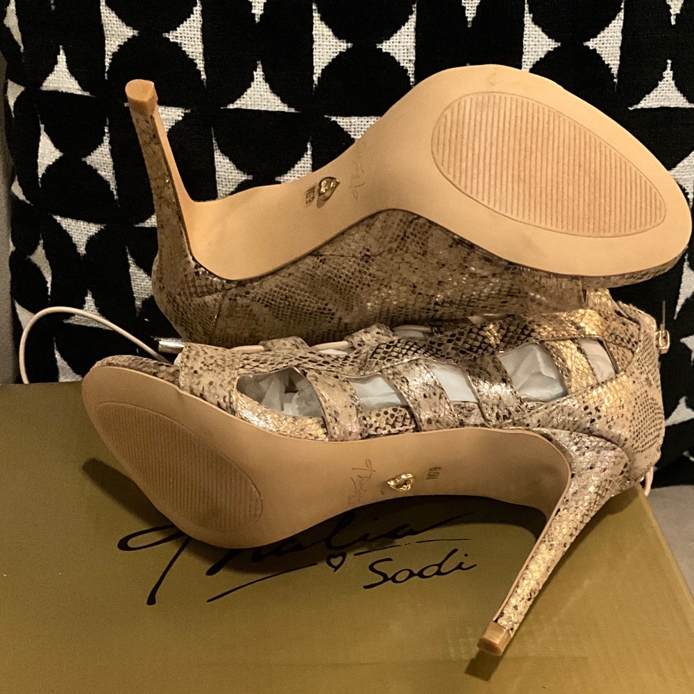 Thalia Sodi Gold Snake Lace up Heels 6.5 (fit like 7) NWB - Picture 7 of 8